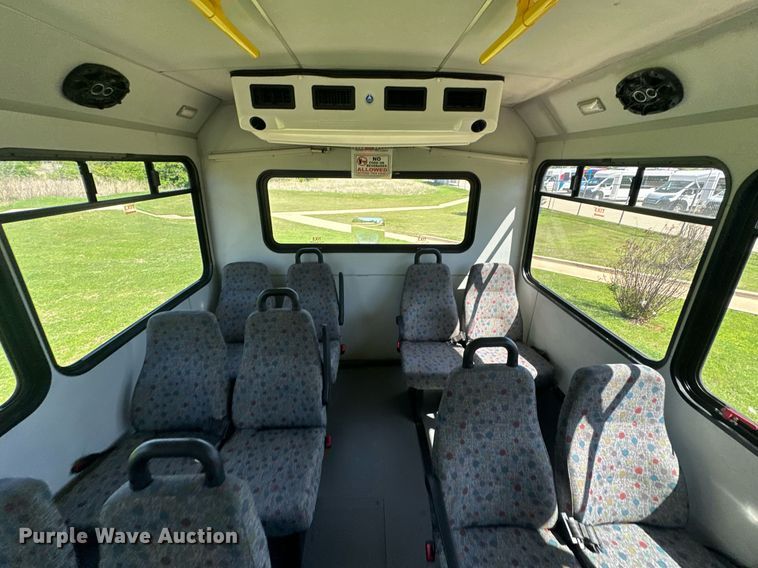 image for item EJ8682 2014 Glaval E450 shuttle bus