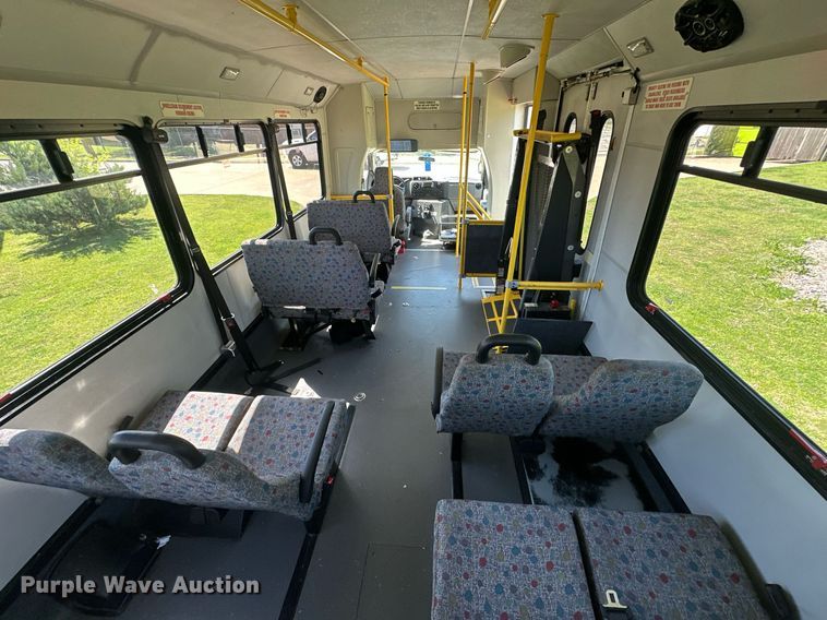 image for item EJ8682 2014 Glaval E450 shuttle bus