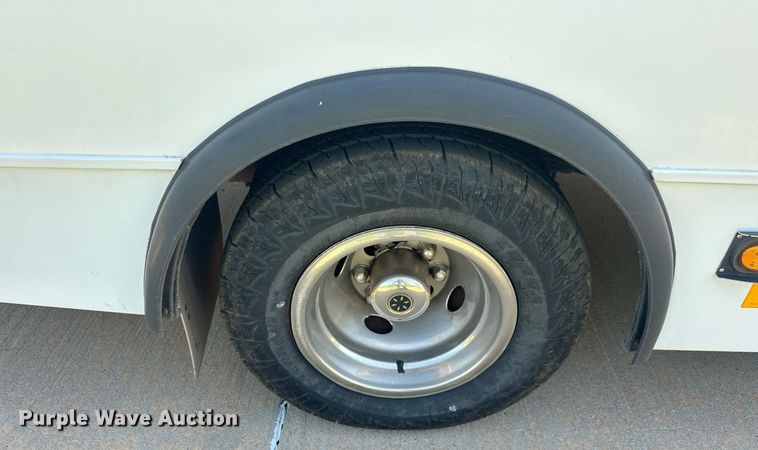 image for item EJ8682 2014 Glaval E450 shuttle bus