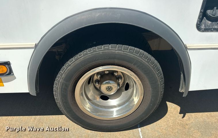 image for item EJ8682 2014 Glaval E450 shuttle bus