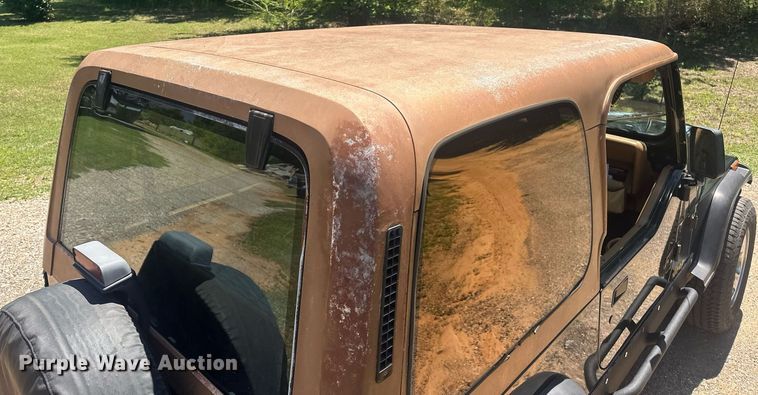 image for item EJ8683 1995 Jeep Wrangler SUV