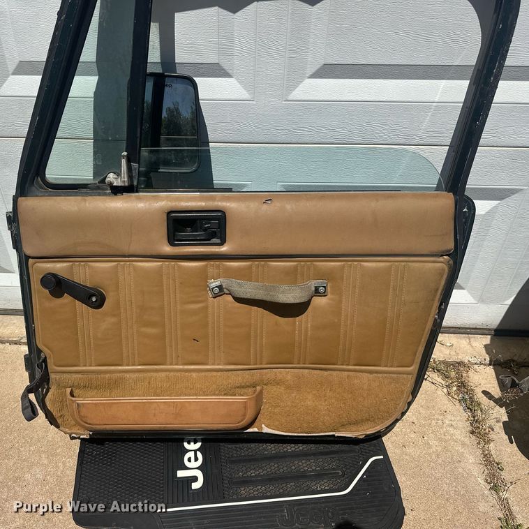 image for item EJ8683 1995 Jeep Wrangler SUV