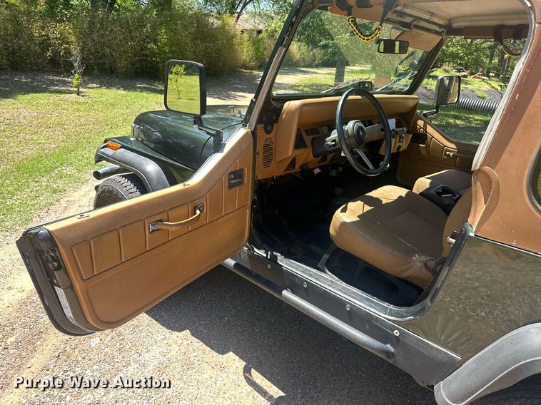 image for item EJ8683 1995 Jeep Wrangler SUV