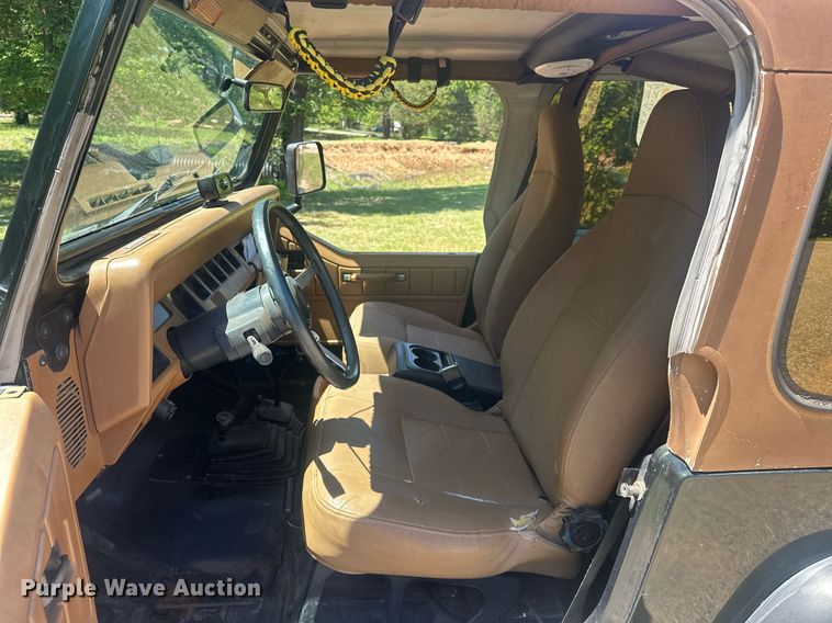 image for item EJ8683 1995 Jeep Wrangler SUV