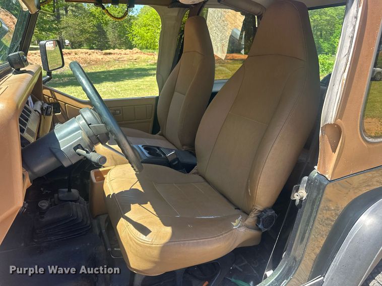 image for item EJ8683 1995 Jeep Wrangler SUV