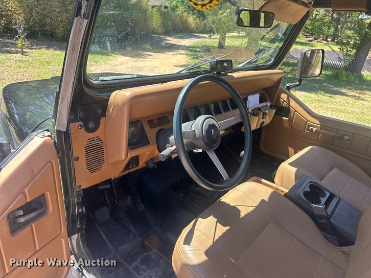 image for item EJ8683 1995 Jeep Wrangler SUV