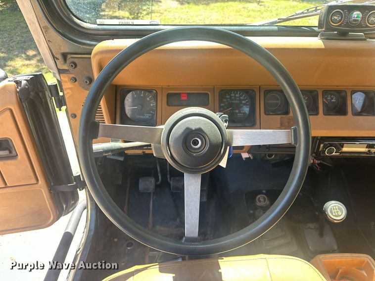 image for item EJ8683 1995 Jeep Wrangler SUV