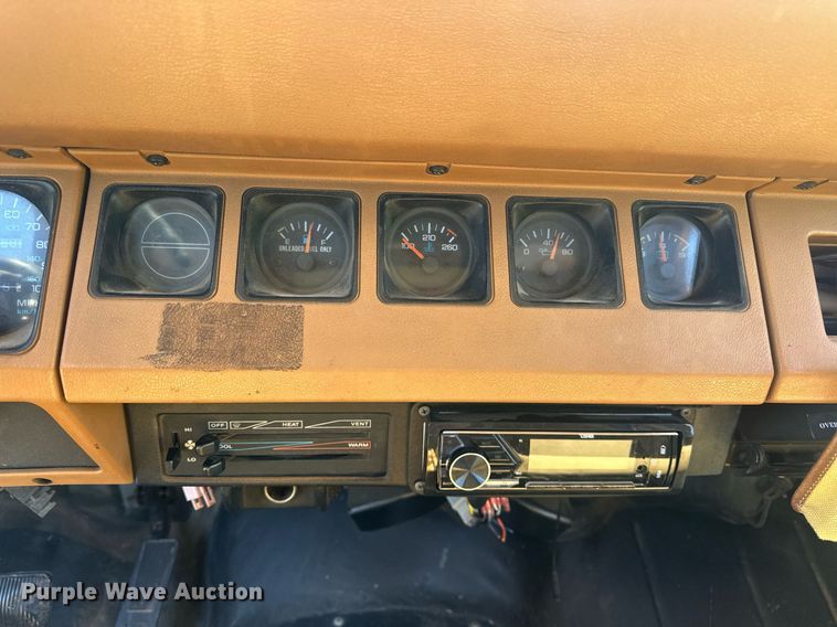 image for item EJ8683 1995 Jeep Wrangler SUV