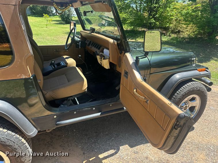 image for item EJ8683 1995 Jeep Wrangler SUV