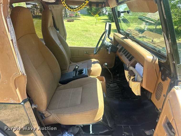 image for item EJ8683 1995 Jeep Wrangler SUV