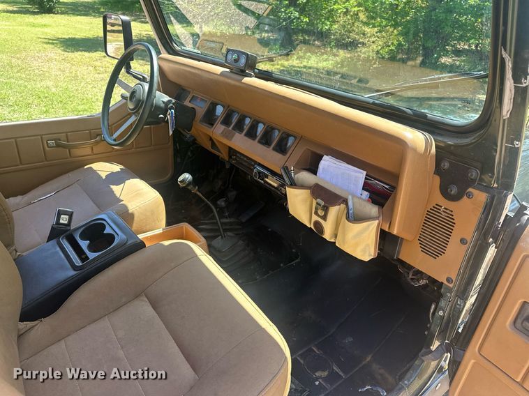 image for item EJ8683 1995 Jeep Wrangler SUV