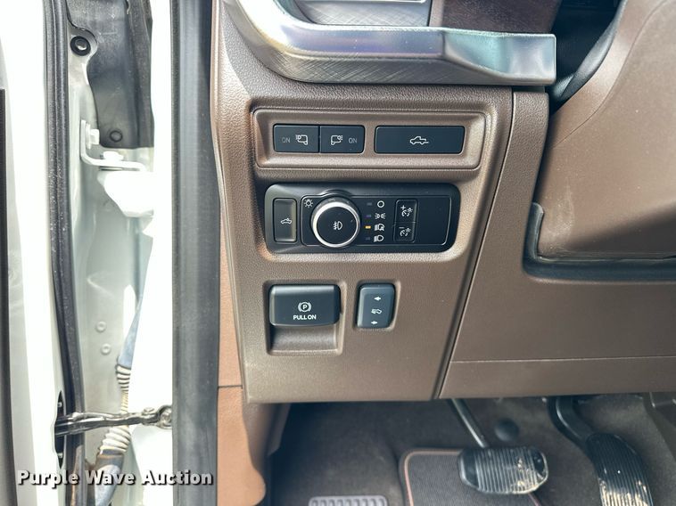 image for item EJ8686 2023 Ford F150 SuperCrew King Ranch pickup truck