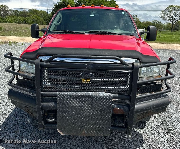 image for item EJ8687 2003 Ford F350 Super Duty Crew Cab pickup truck