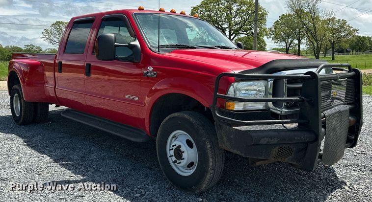 image for item EJ8687 2003 Ford F350 Super Duty Crew Cab pickup truck