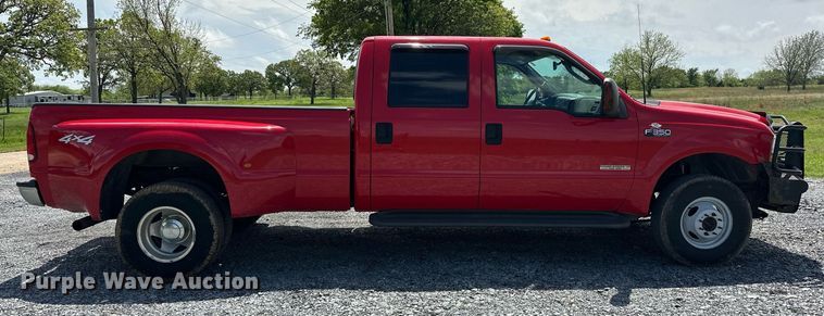 image for item EJ8687 2003 Ford F350 Super Duty Crew Cab pickup truck