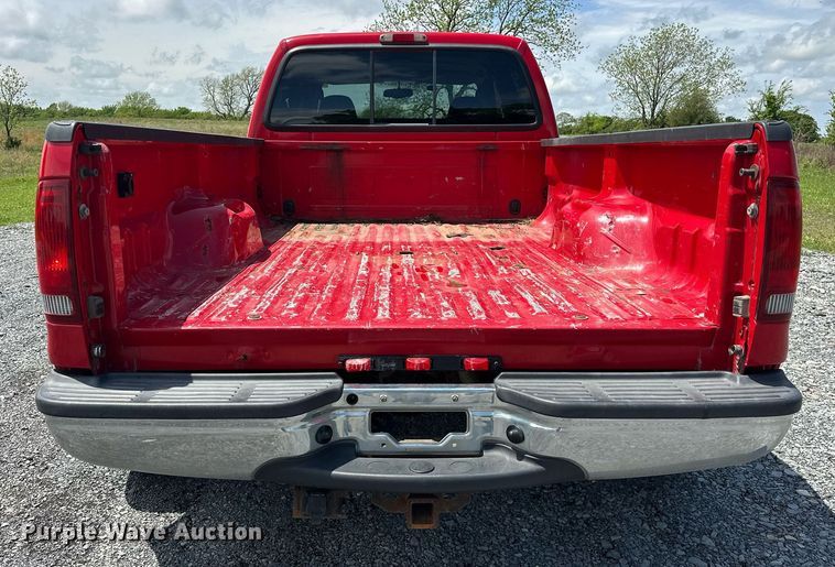 image for item EJ8687 2003 Ford F350 Super Duty Crew Cab pickup truck