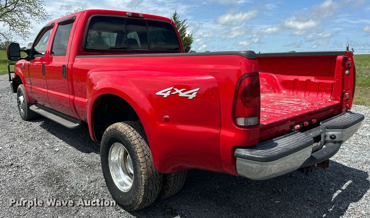 image for item EJ8687 2003 Ford F350 Super Duty Crew Cab pickup truck