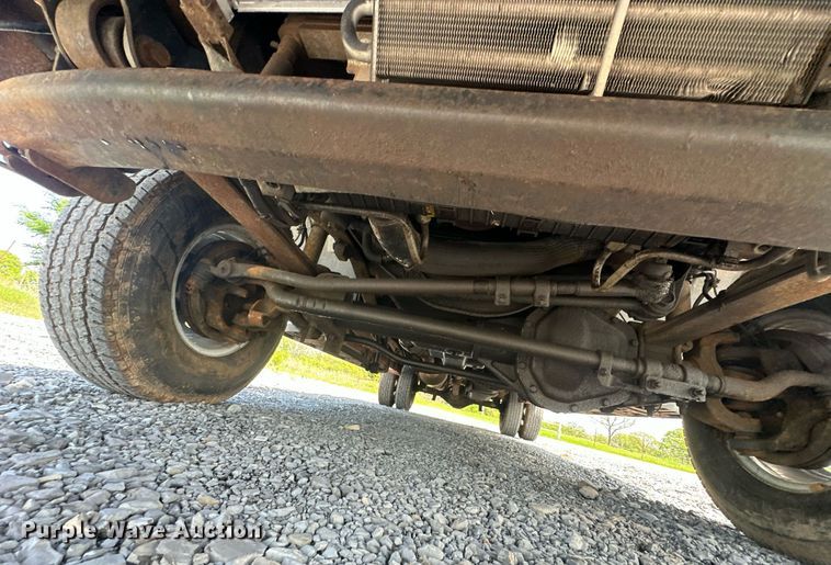 image for item EJ8687 2003 Ford F350 Super Duty Crew Cab pickup truck