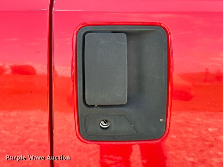 image for item EJ8687 2003 Ford F350 Super Duty Crew Cab pickup truck