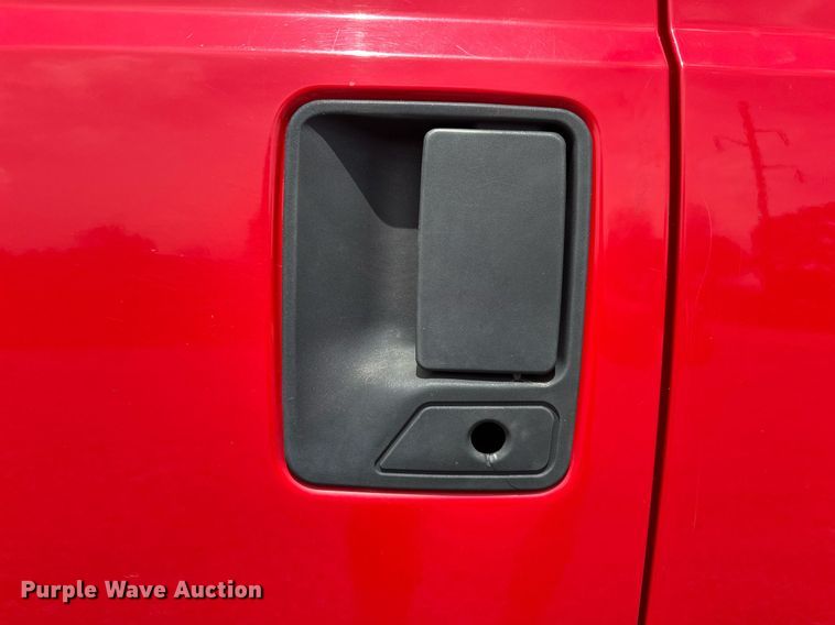 image for item EJ8687 2003 Ford F350 Super Duty Crew Cab pickup truck