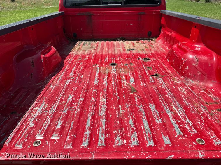 image for item EJ8687 2003 Ford F350 Super Duty Crew Cab pickup truck