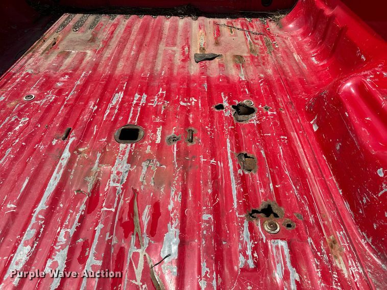 image for item EJ8687 2003 Ford F350 Super Duty Crew Cab pickup truck