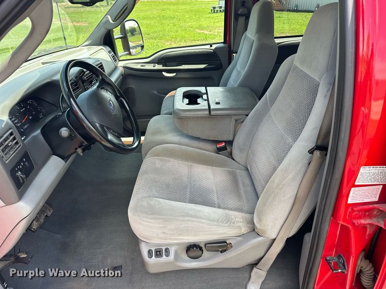 image for item EJ8687 2003 Ford F350 Super Duty Crew Cab pickup truck