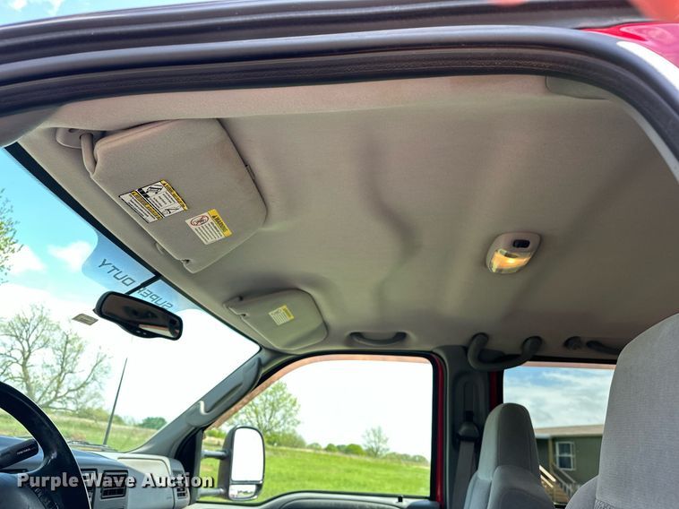 image for item EJ8687 2003 Ford F350 Super Duty Crew Cab pickup truck