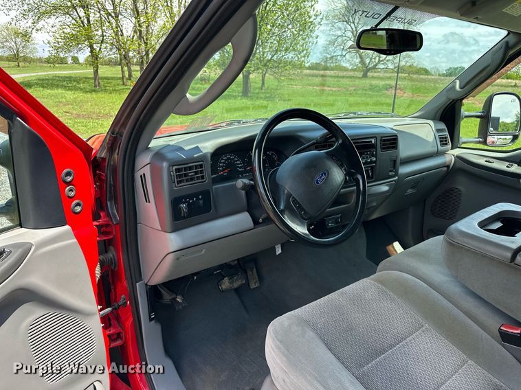 image for item EJ8687 2003 Ford F350 Super Duty Crew Cab pickup truck