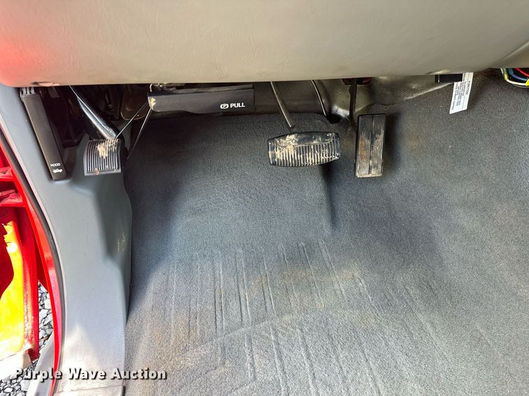 image for item EJ8687 2003 Ford F350 Super Duty Crew Cab pickup truck