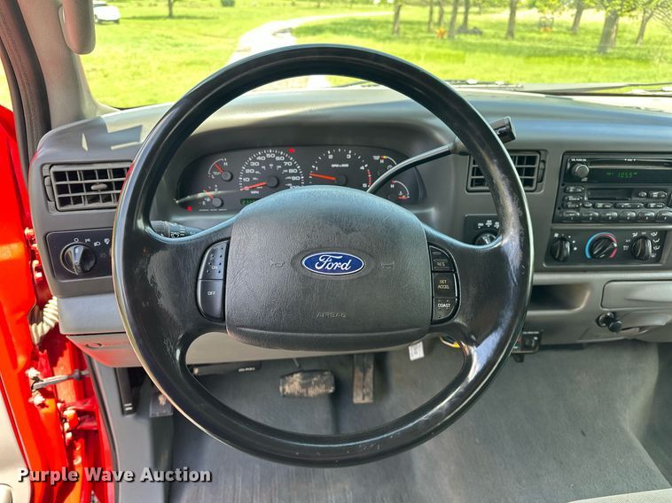 image for item EJ8687 2003 Ford F350 Super Duty Crew Cab pickup truck