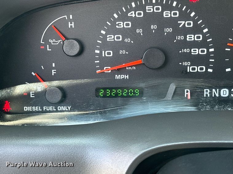 image for item EJ8687 2003 Ford F350 Super Duty Crew Cab pickup truck