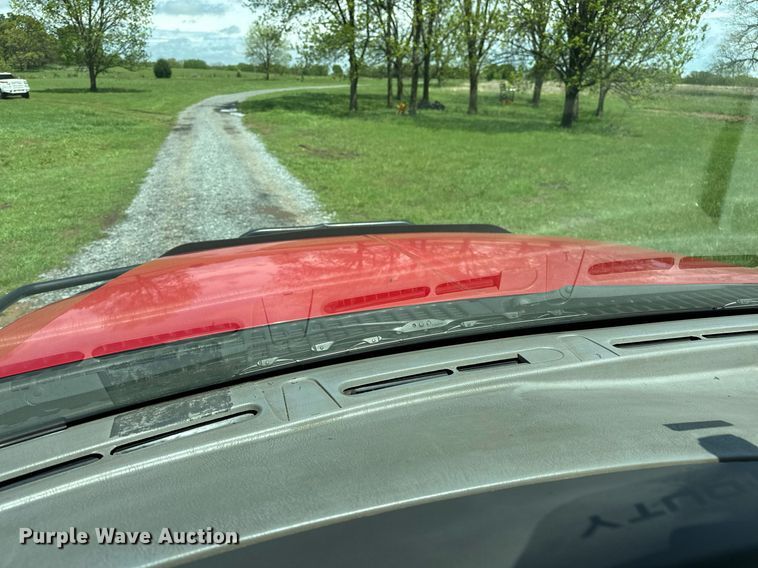 image for item EJ8687 2003 Ford F350 Super Duty Crew Cab pickup truck