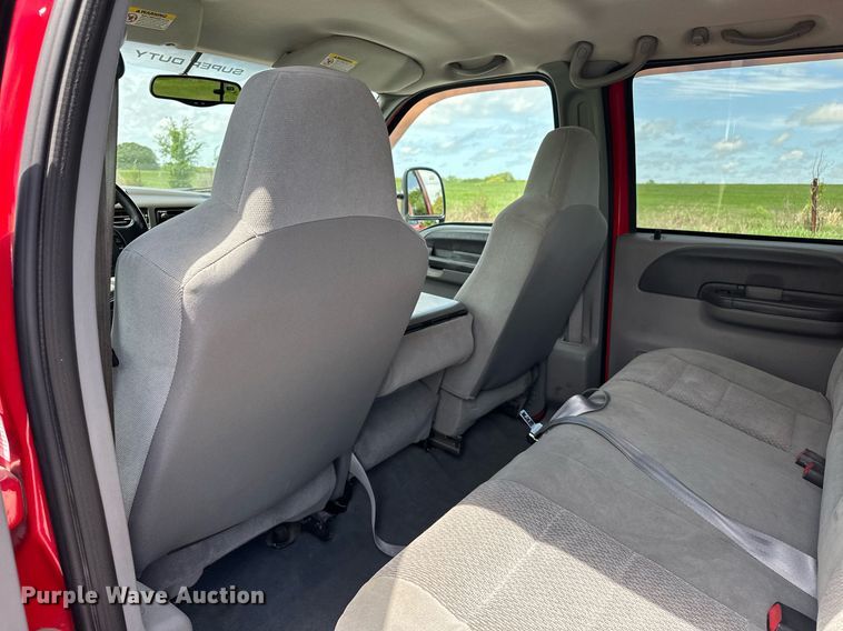 image for item EJ8687 2003 Ford F350 Super Duty Crew Cab pickup truck