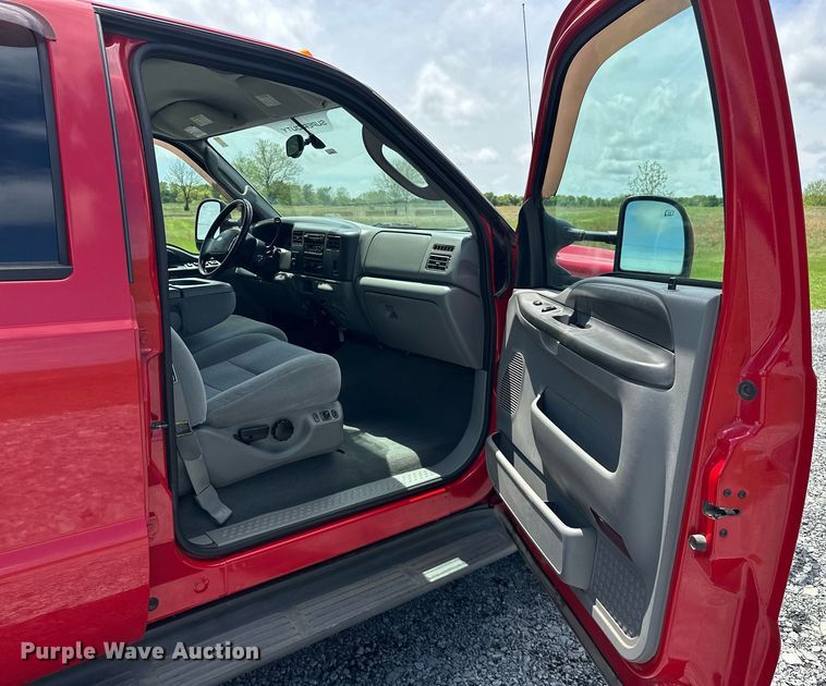 image for item EJ8687 2003 Ford F350 Super Duty Crew Cab pickup truck