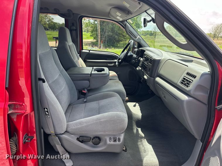 image for item EJ8687 2003 Ford F350 Super Duty Crew Cab pickup truck