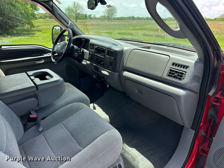 image for item EJ8687 2003 Ford F350 Super Duty Crew Cab pickup truck