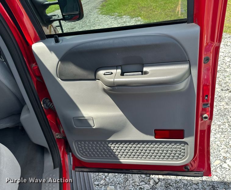 image for item EJ8687 2003 Ford F350 Super Duty Crew Cab pickup truck