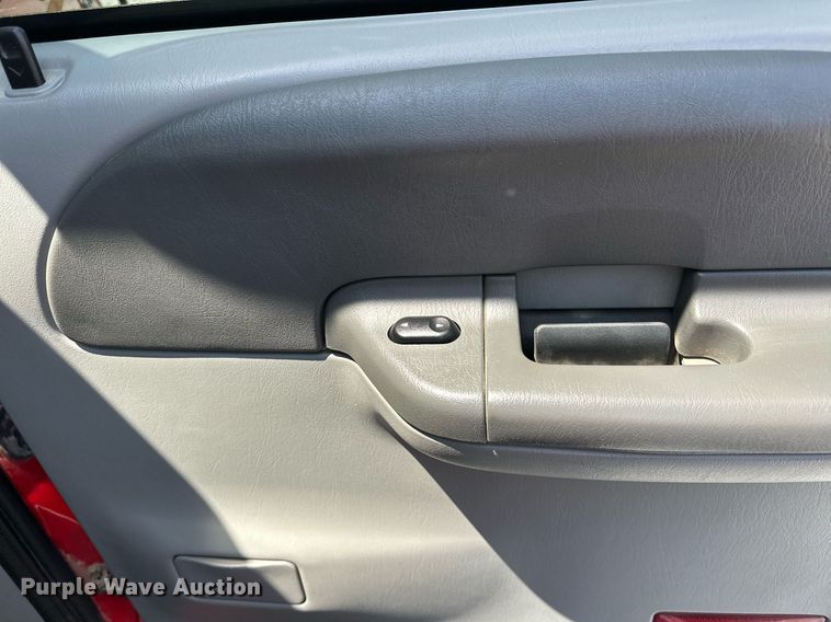 image for item EJ8687 2003 Ford F350 Super Duty Crew Cab pickup truck