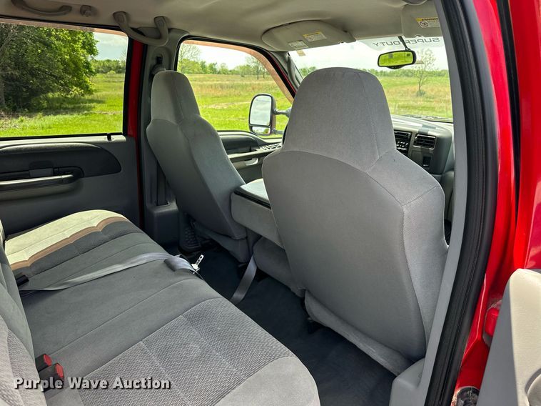 image for item EJ8687 2003 Ford F350 Super Duty Crew Cab pickup truck