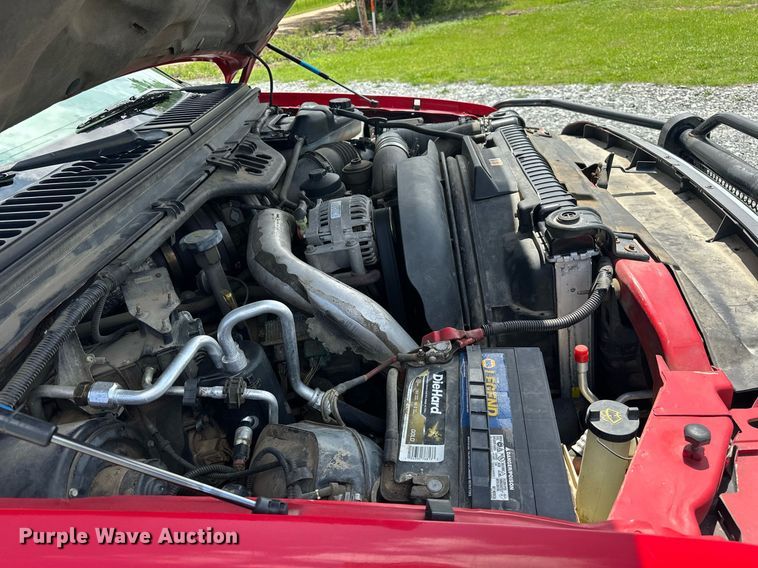 image for item EJ8687 2003 Ford F350 Super Duty Crew Cab pickup truck