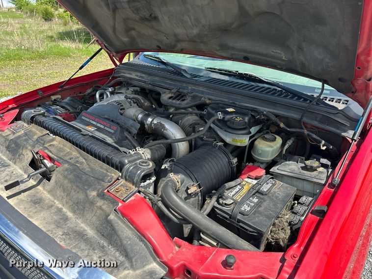 image for item EJ8687 2003 Ford F350 Super Duty Crew Cab pickup truck