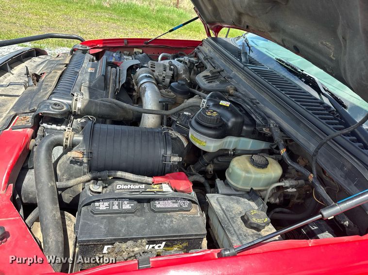 image for item EJ8687 2003 Ford F350 Super Duty Crew Cab pickup truck