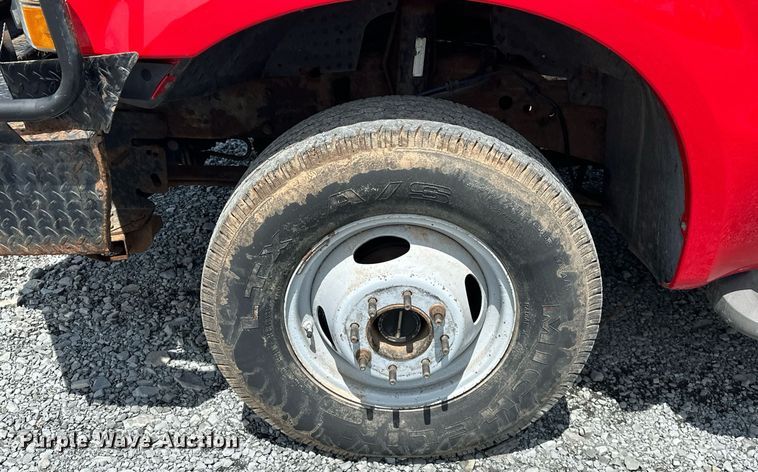 image for item EJ8687 2003 Ford F350 Super Duty Crew Cab pickup truck