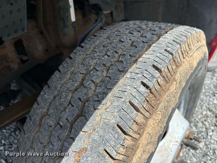 image for item EJ8687 2003 Ford F350 Super Duty Crew Cab pickup truck