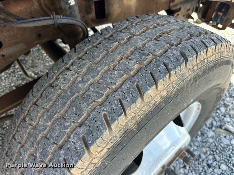 image for item EJ8687 2003 Ford F350 Super Duty Crew Cab pickup truck