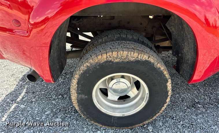 image for item EJ8687 2003 Ford F350 Super Duty Crew Cab pickup truck