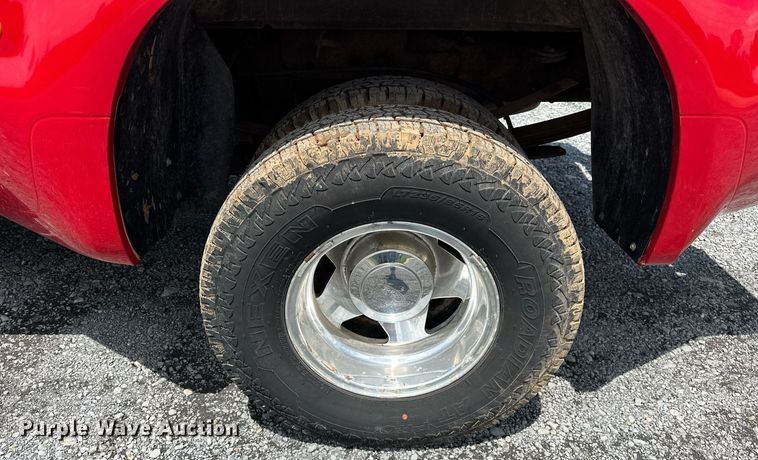 image for item EJ8687 2003 Ford F350 Super Duty Crew Cab pickup truck