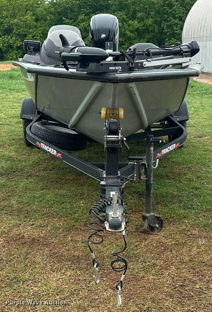 image for item EJ8688 2023 Tracker Pro Team 175 boat