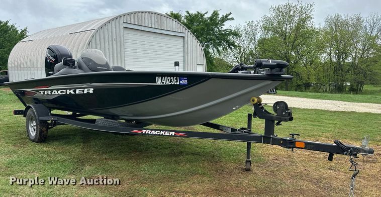 image for item EJ8688 2023 Tracker Pro Team 175 boat